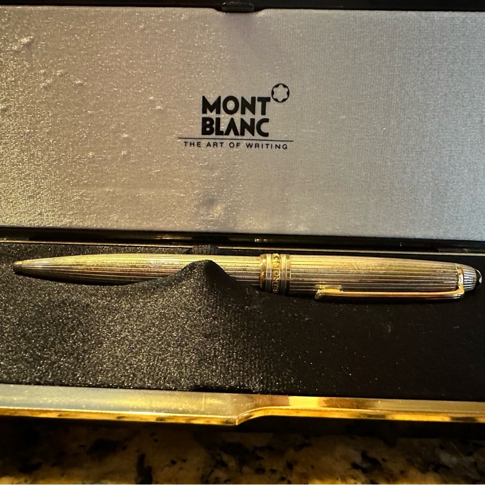 Original silver Mont Blanc pen. Writes smoothly. Very good condition!! Elegant